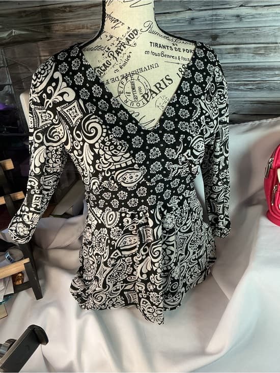 ★ Black & White Paisley Floral Peplum V-Neck Blouse Top Women’s - Thumbnail 8