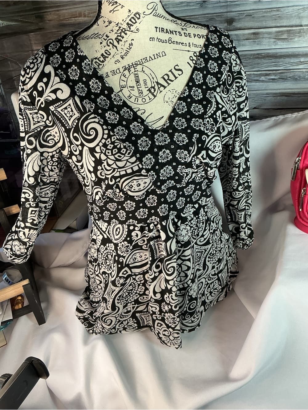 ★ Black & White Paisley Floral Peplum V-Neck Blouse Top Women’s - Thumbnail 3