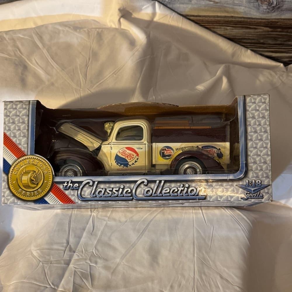 Classic Collection Die-Cast Model Truck - Cream and Brown - Thumbnail 7