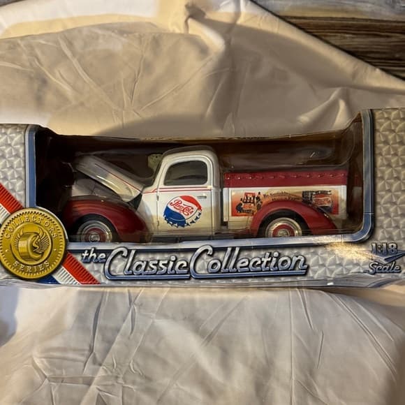 Classic Collection Die-Cast Model Truck - Thumbnail 7