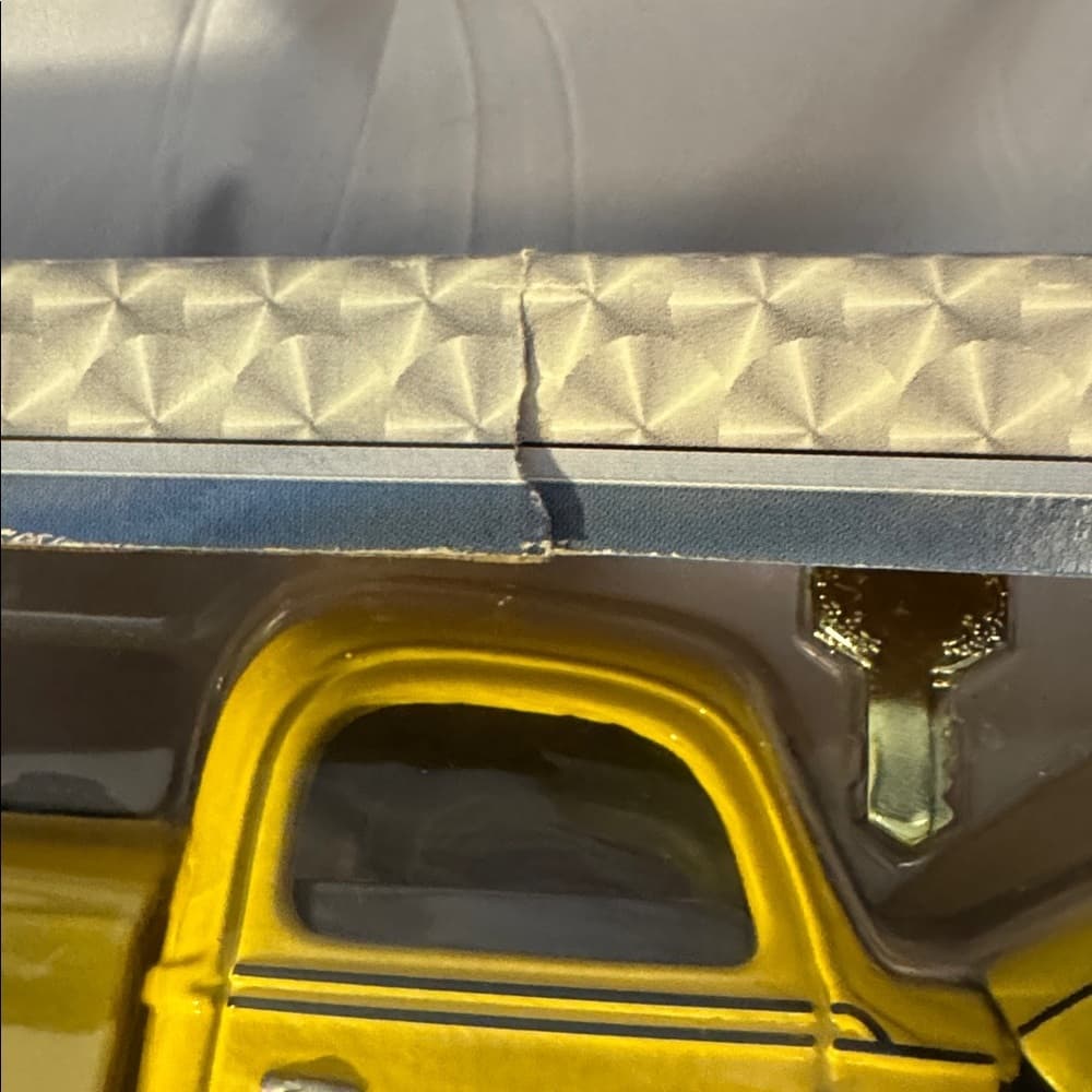 Classic Collection Die-Cast Model Truck - Cream and Brown - Thumbnail 6