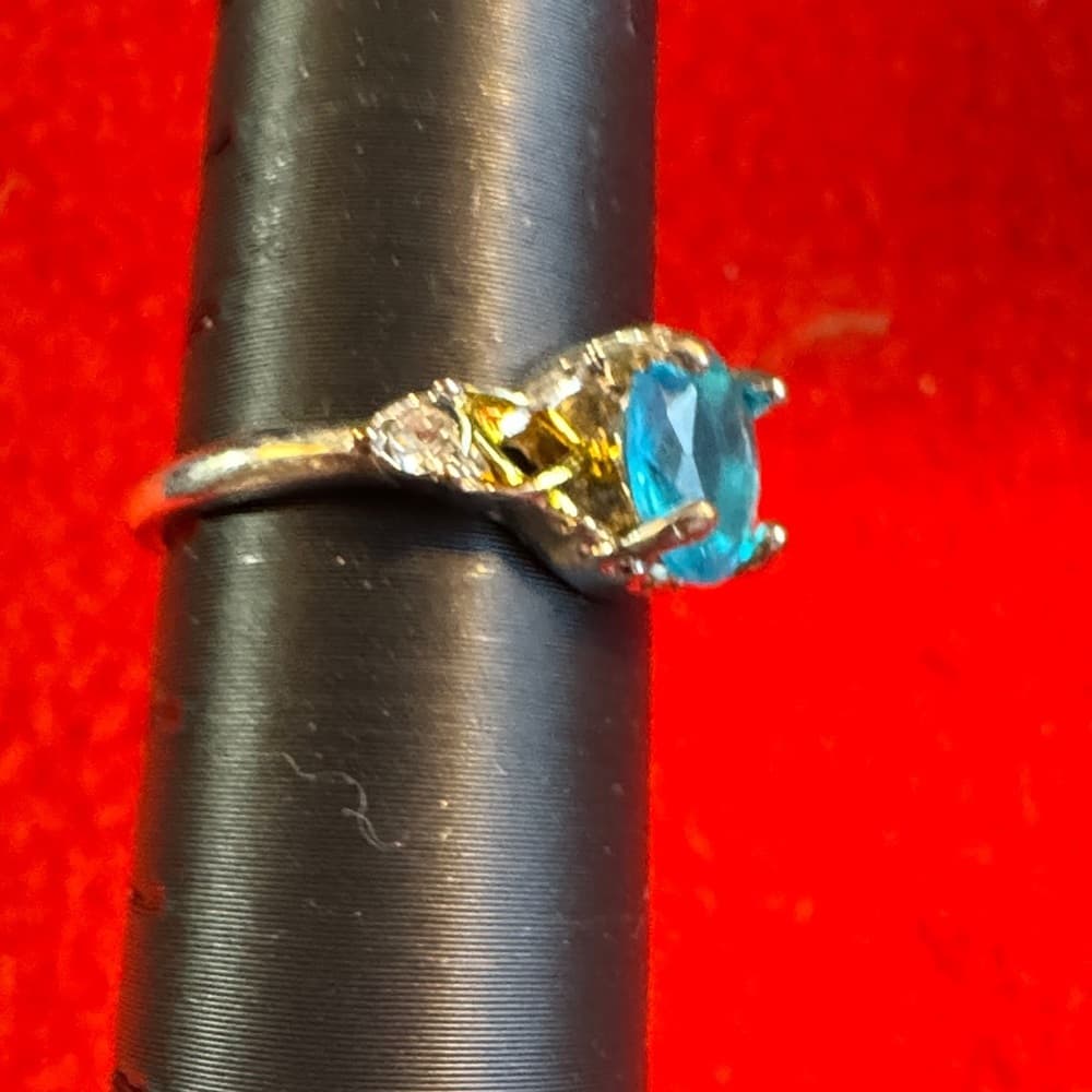 Elegant Blue and Gold Women's Ring