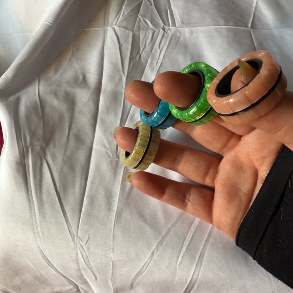 ★ Set of 4 Magnetic Fidget Rings Sensory Desk Toy Anxiety Relief - Thumbnail 3