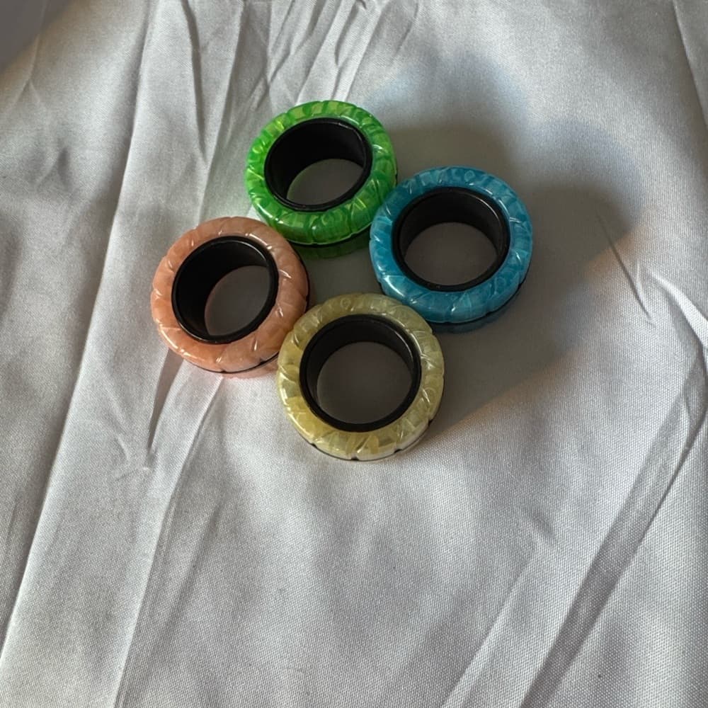 ★ Set of 4 Magnetic Fidget Rings Sensory Desk Toy Anxiety Relief - Thumbnail 4