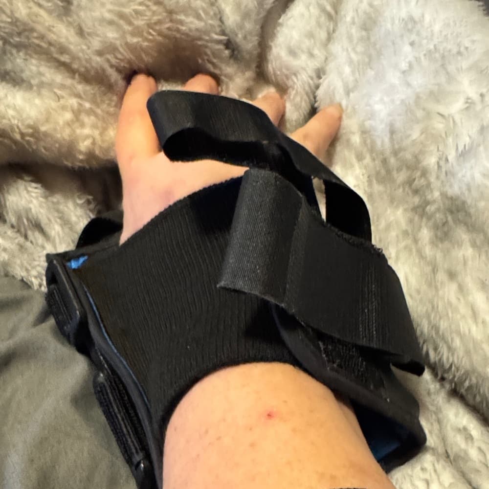 Black and Blue Wrist Support Brace - Thumbnail 3