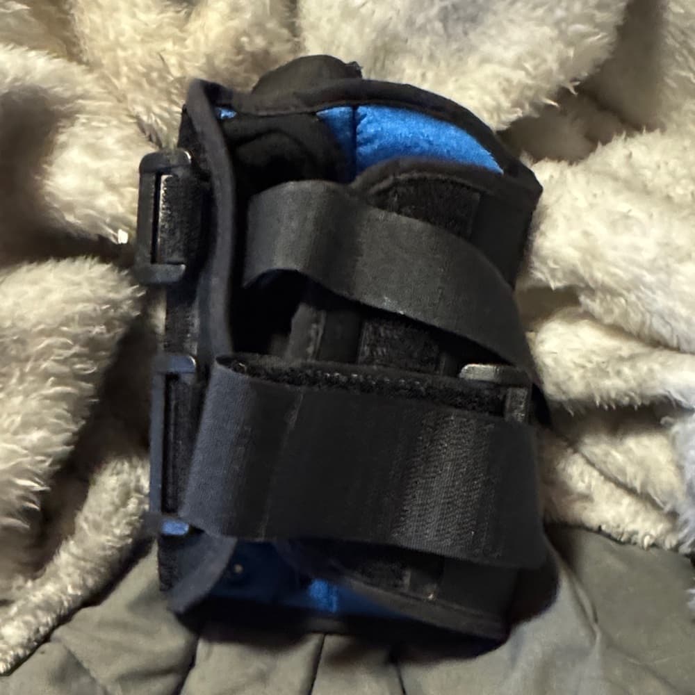 Black and Blue Wrist Support Brace - Thumbnail 9