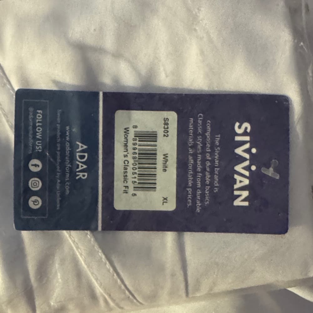 ★ NWT Sivvan White Medical Scrub Top XL V-Neck Healthcare Uniform - Thumbnail 2