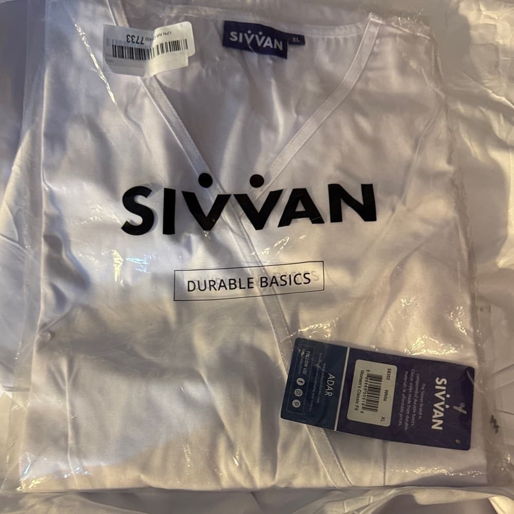 ★ NWT Sivvan White Medical Scrub Top XL V-Neck Healthcare Uniform - Thumbnail 5