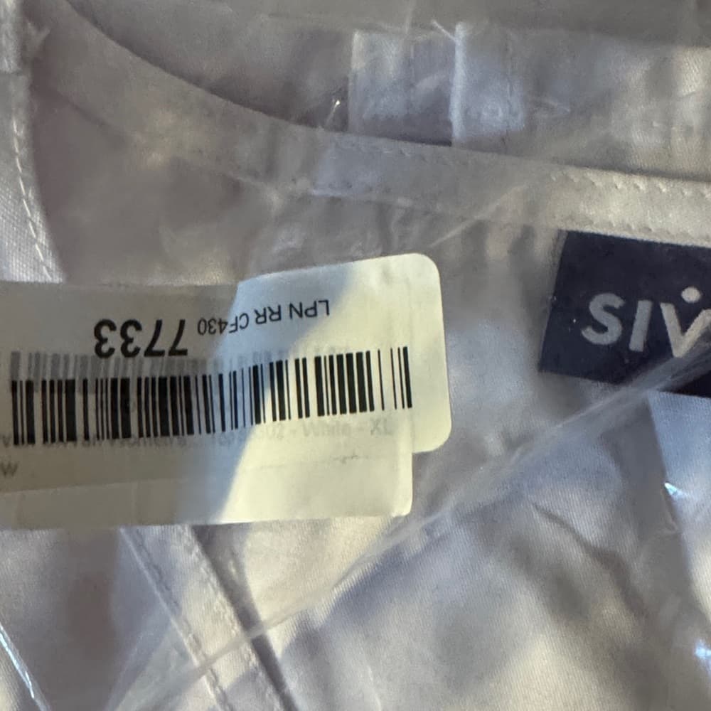 ★ NWT Sivvan White Medical Scrub Top XL V-Neck Healthcare Uniform - Thumbnail 3