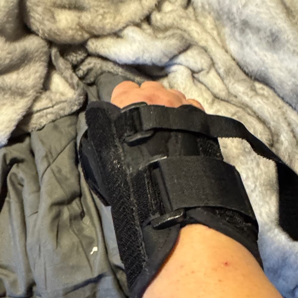 Black and Blue Wrist Support Brace - Thumbnail 5
