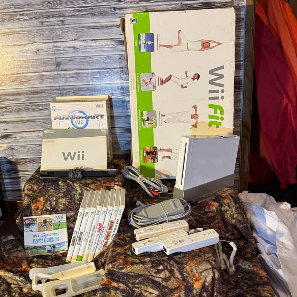Nintendo Wii Console Set with White Accessories - Thumbnail 5