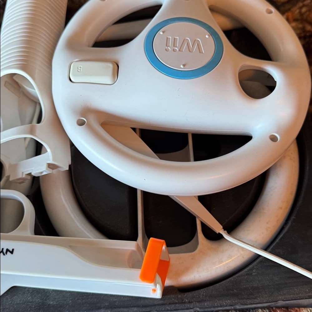 Nintendo Wii Console Set with White Accessories - Thumbnail 3