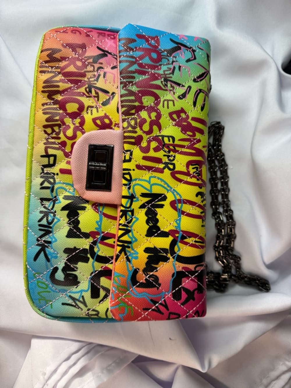 ⭐ Graffiti Pop Art Crossbody Bag Colorful Quilted Chain Strap Purse