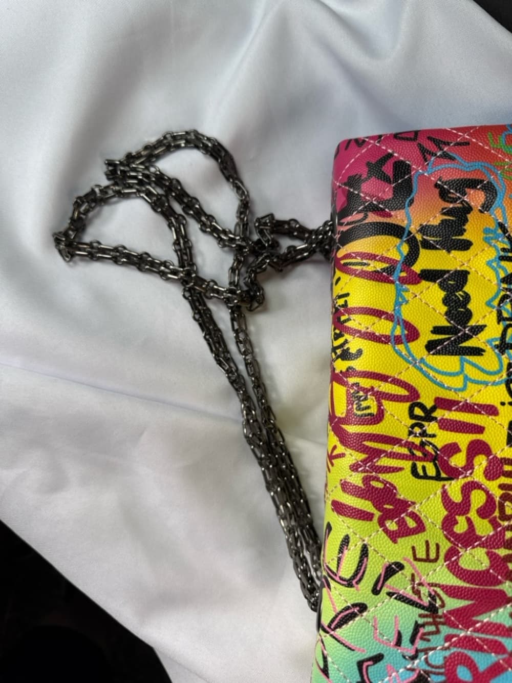⭐ Graffiti Pop Art Crossbody Bag Colorful Quilted Chain Strap Purse - Thumbnail 7