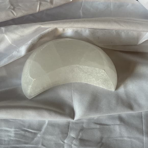 Elegant White Crescent Home Accent - Thumbnail 6