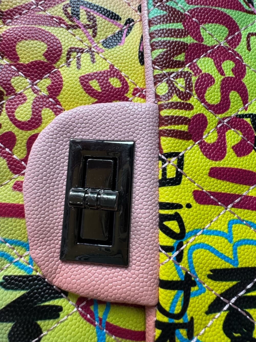 ⭐ Graffiti Pop Art Crossbody Bag Colorful Quilted Chain Strap Purse - Thumbnail 4