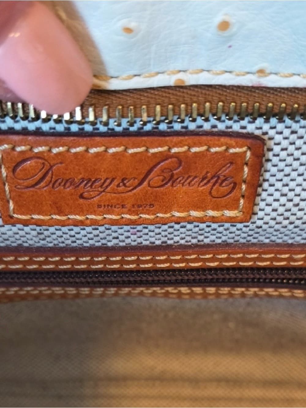 ⭐ Vintage Dooney & Bourke White Ostrich Embossed Leather Tote Bag - Thumbnail 4