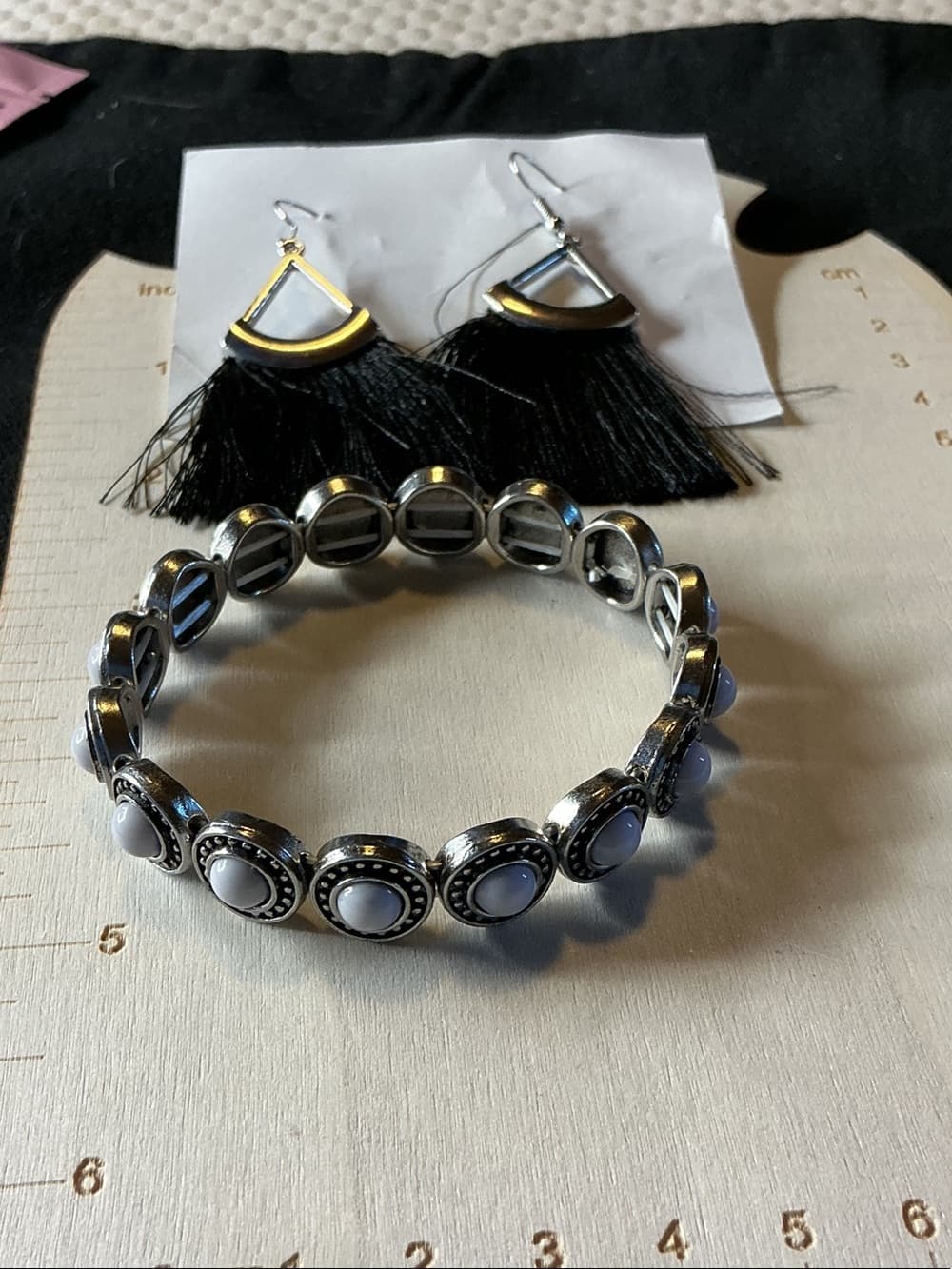 ★ Boho Black Tassel Earrings & Silver Stretch Bracelet Set - Thumbnail 6