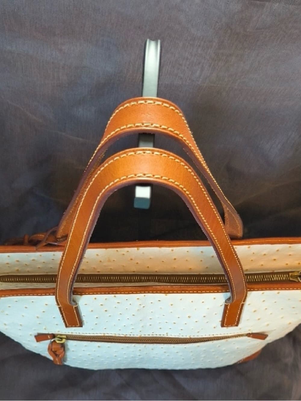 ⭐ Vintage Dooney & Bourke White Ostrich Embossed Leather Tote Bag - Thumbnail 5
