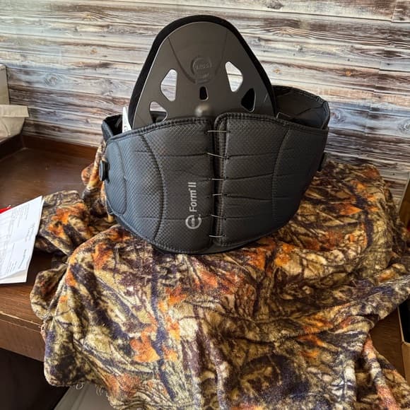 Black Back Brace with abdominal plate - Thumbnail 10