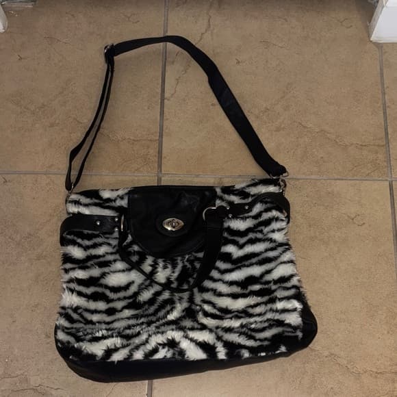 ⭐ Zebra Print Faux Fur Crossbody Tote Shoulder Bag Black White - Thumbnail 10