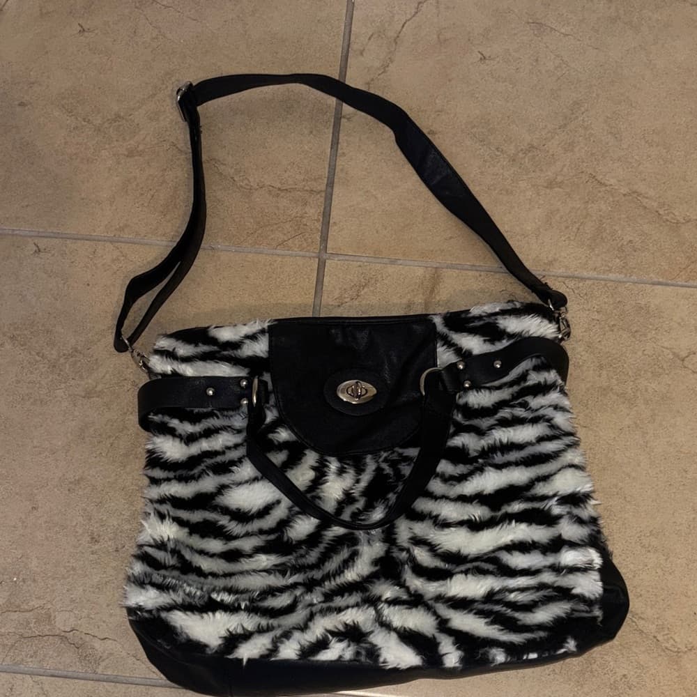 ⭐ Zebra Print Faux Fur Crossbody Tote Shoulder Bag Black White - Thumbnail 5