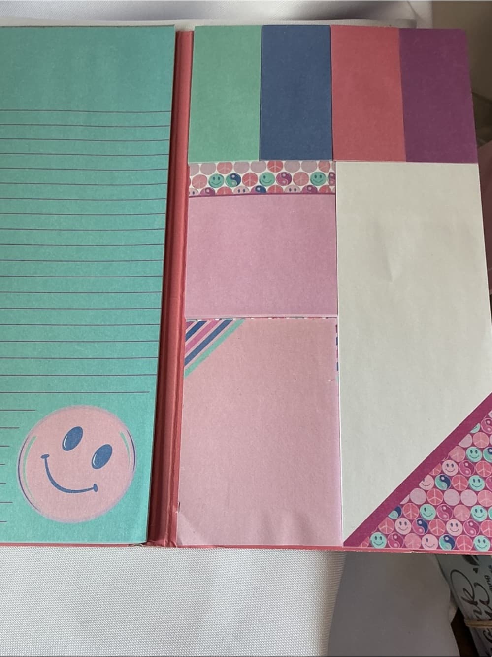 Smiley Face Retro Stationery Set Folder Notepad Sticky Notes Y2K - Thumbnail 3
