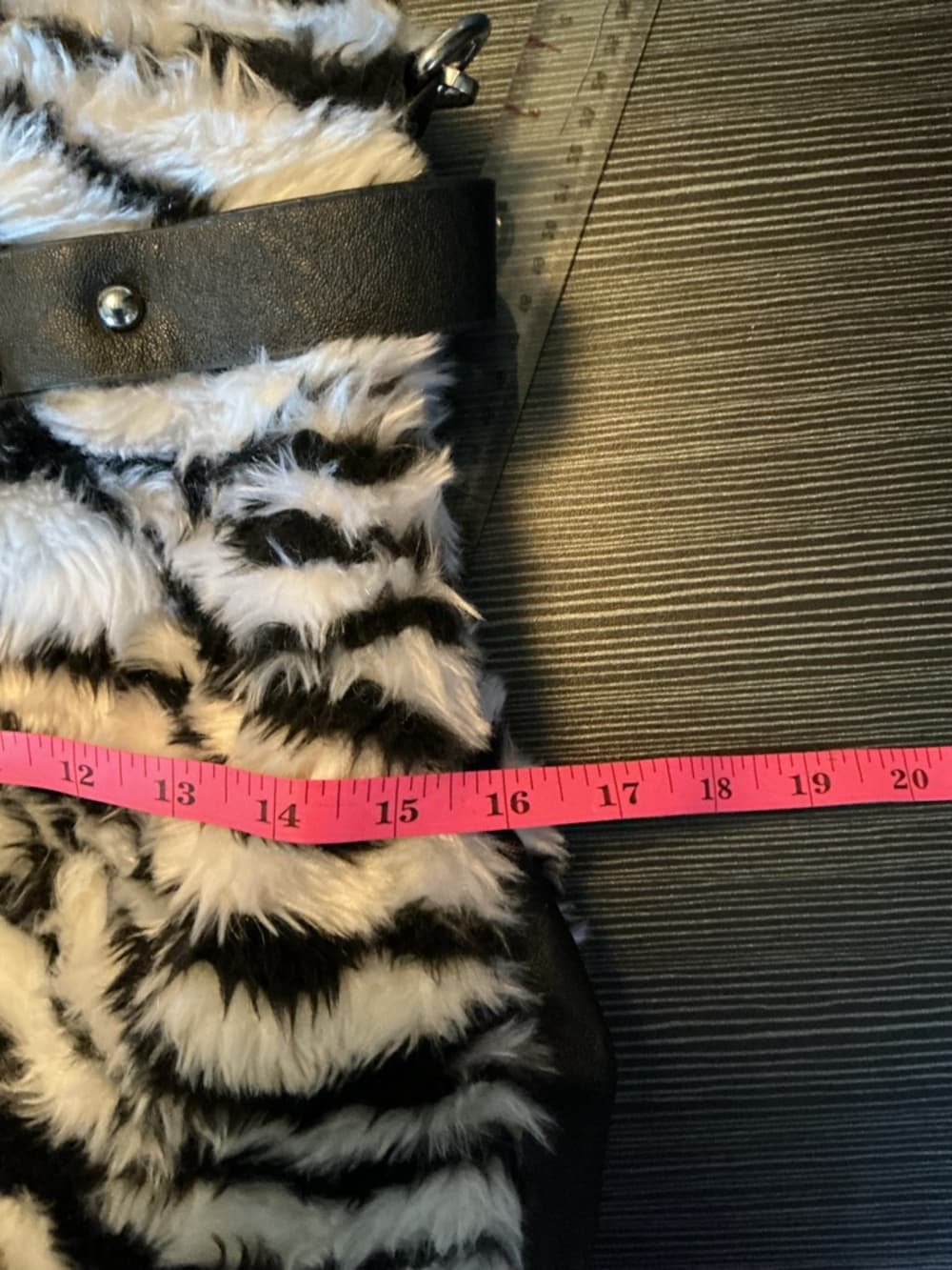 ⭐ Zebra Print Faux Fur Crossbody Tote Shoulder Bag Black White - Thumbnail 6