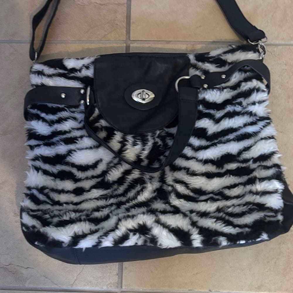⭐ Zebra Print Faux Fur Crossbody Tote Shoulder Bag Black White