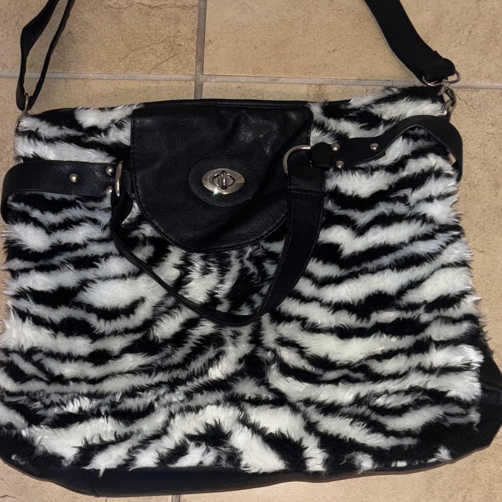 ⭐ Zebra Print Faux Fur Crossbody Tote Shoulder Bag Black White - Thumbnail 2