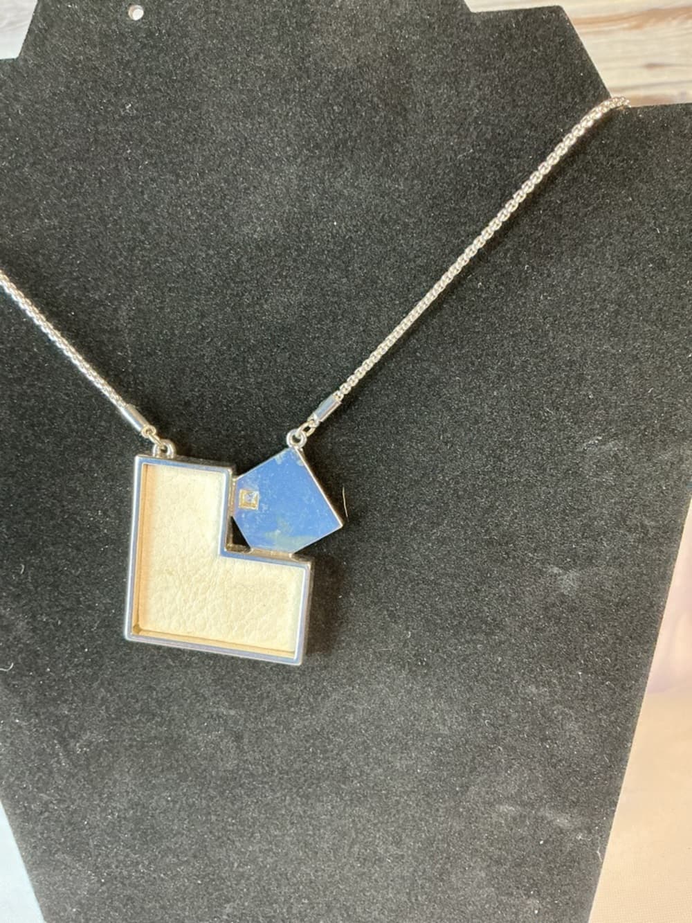 ★ Modern Geometric Pendant Necklace Silver Tone - Thumbnail 2