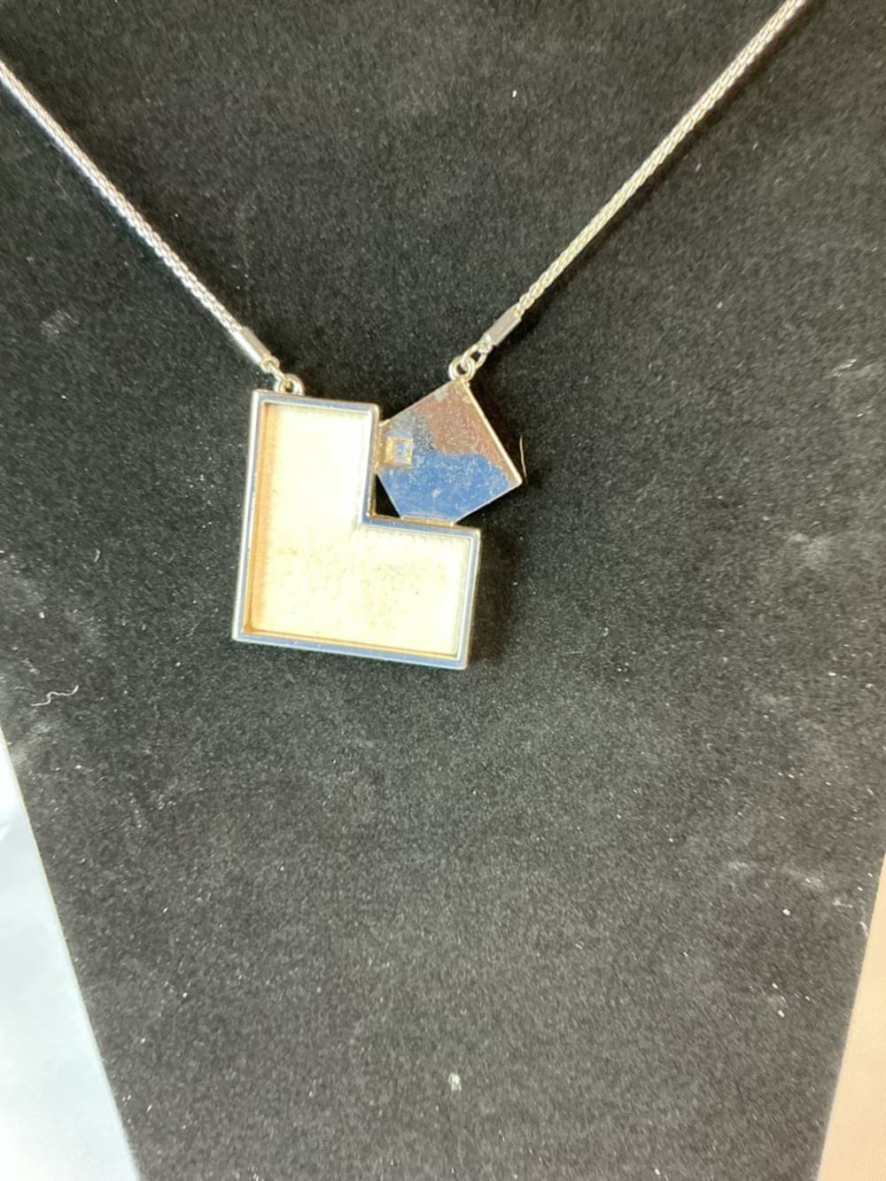 ★ Modern Geometric Pendant Necklace Silver Tone