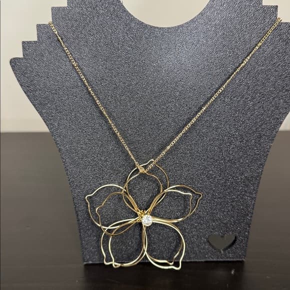 Qlanruna Gold Flower Pendant Necklace Crystal Center Adjustable - Thumbnail 4