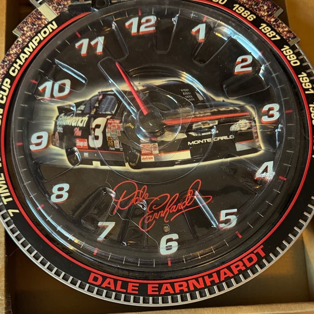 Race Car Wall Clock with Real Sounds. - Thumbnail 2
