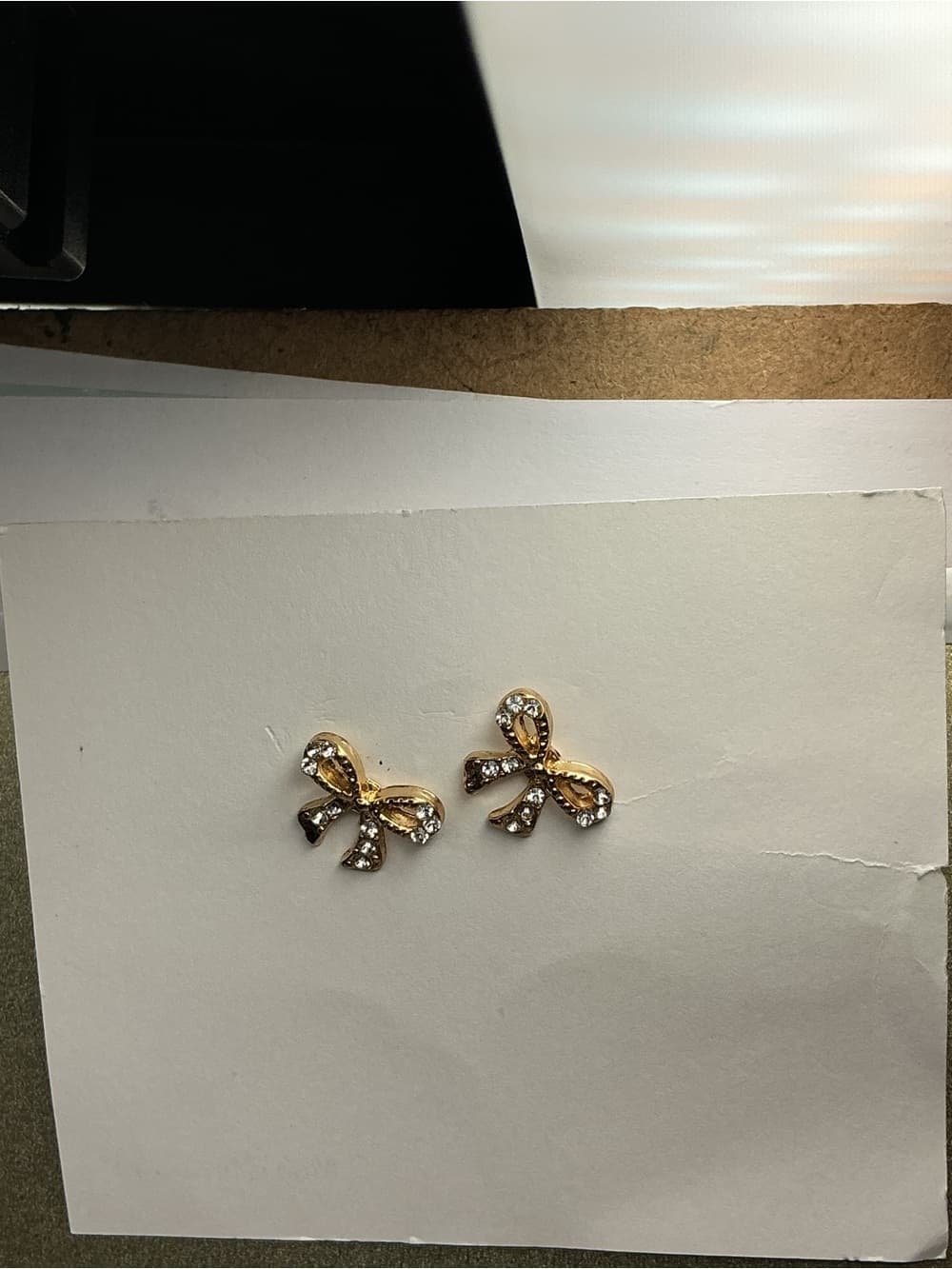 ⭐ Gold Tone Rhinestone Bow Stud Earrings Feminine Coquette Glam - Thumbnail 2
