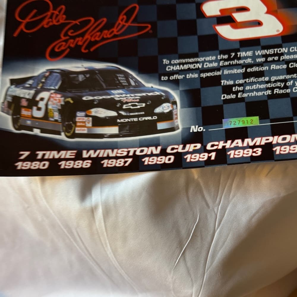 Race Car Wall Clock with Real Sounds. - Thumbnail 4
