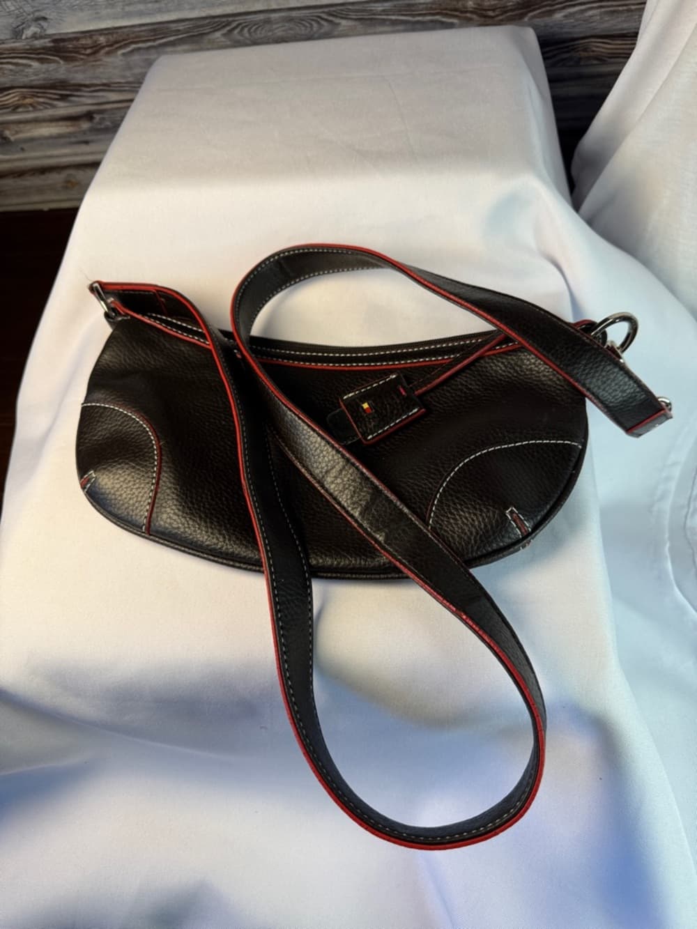 ⭐ Tommy Hilfiger Black Pebbled Hobo Bag Red Trim Shoulder Purse - Thumbnail 5