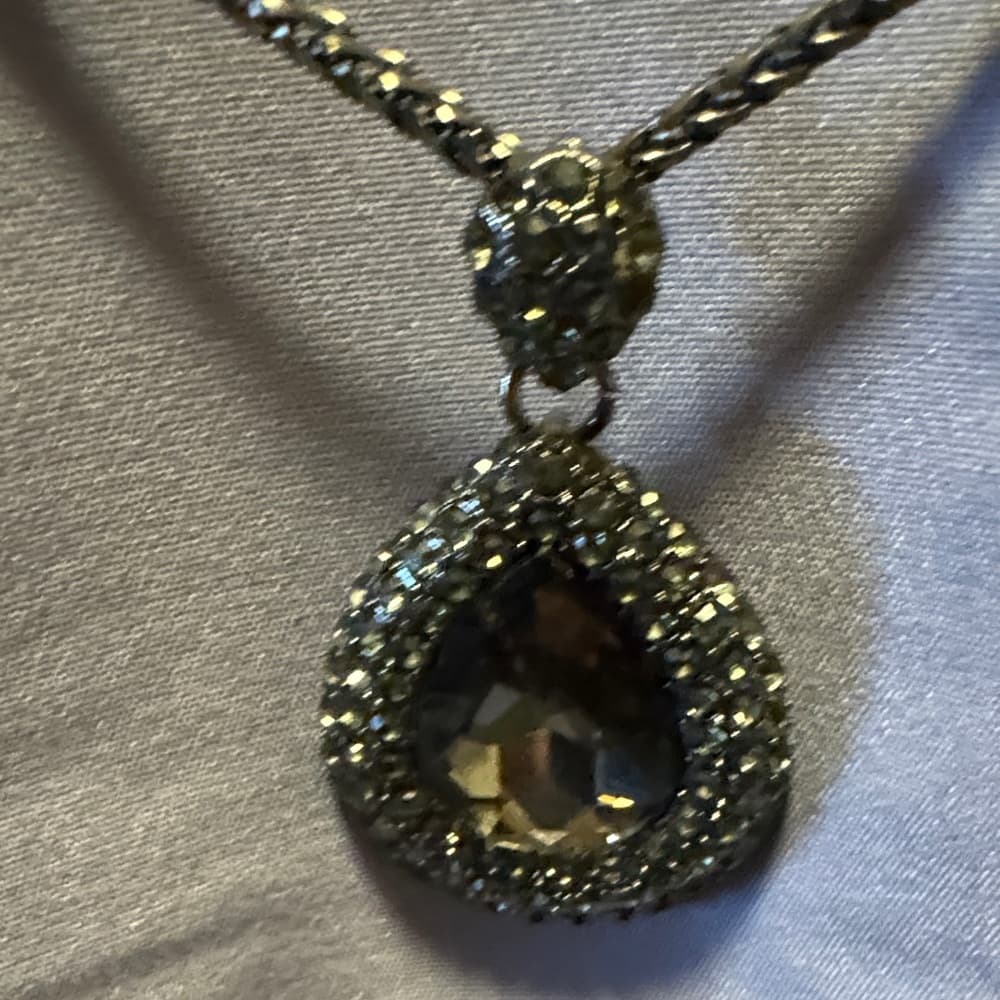 Elegant Silver Pendant Necklace - Thumbnail 3