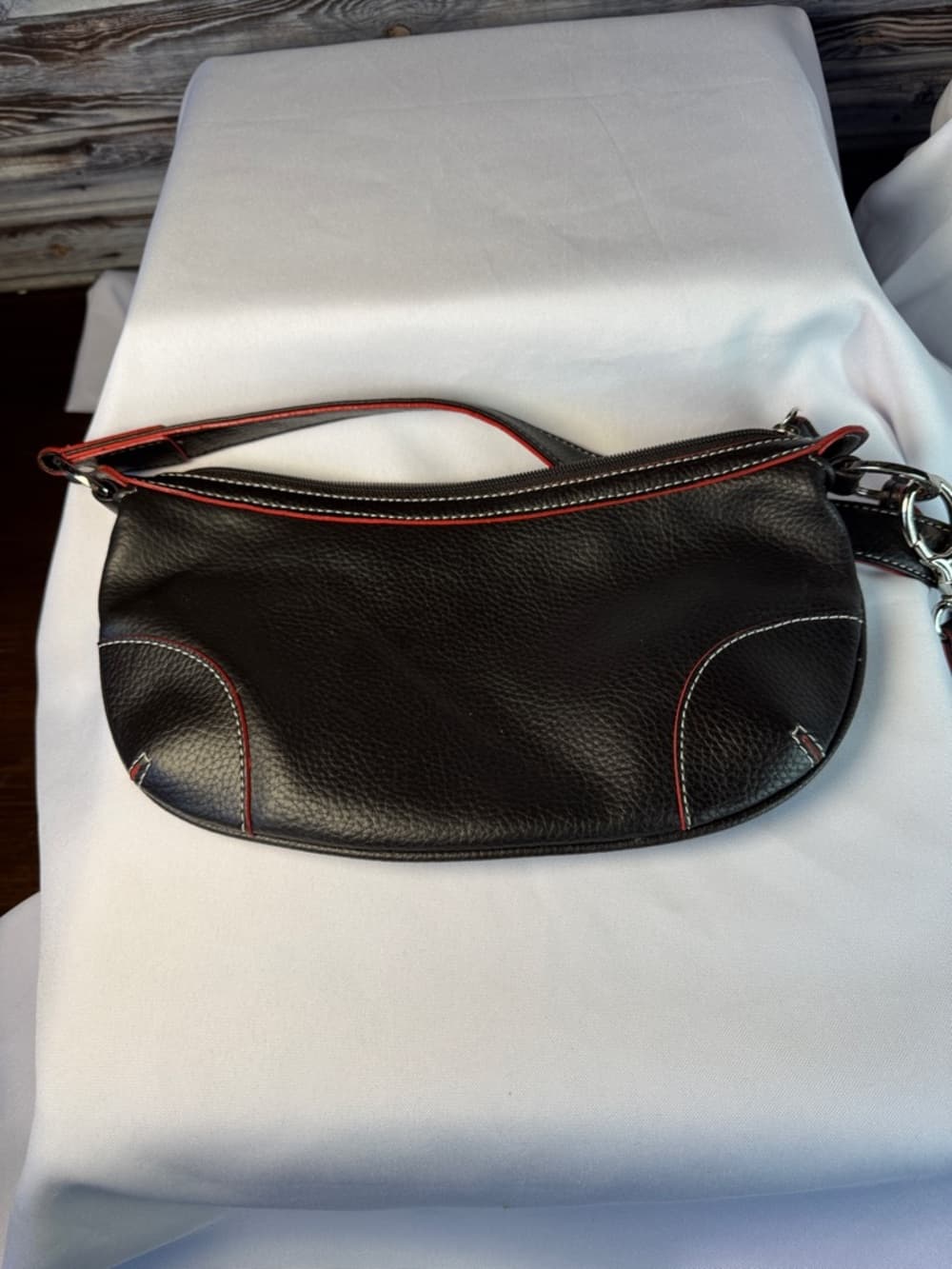 ⭐ Tommy Hilfiger Black Pebbled Hobo Bag Red Trim Shoulder Purse - Thumbnail 4