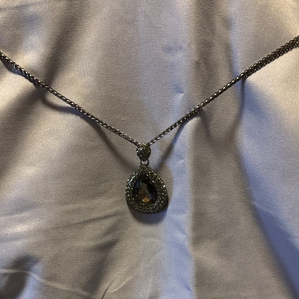 Elegant Silver Pendant Necklace - Thumbnail 2