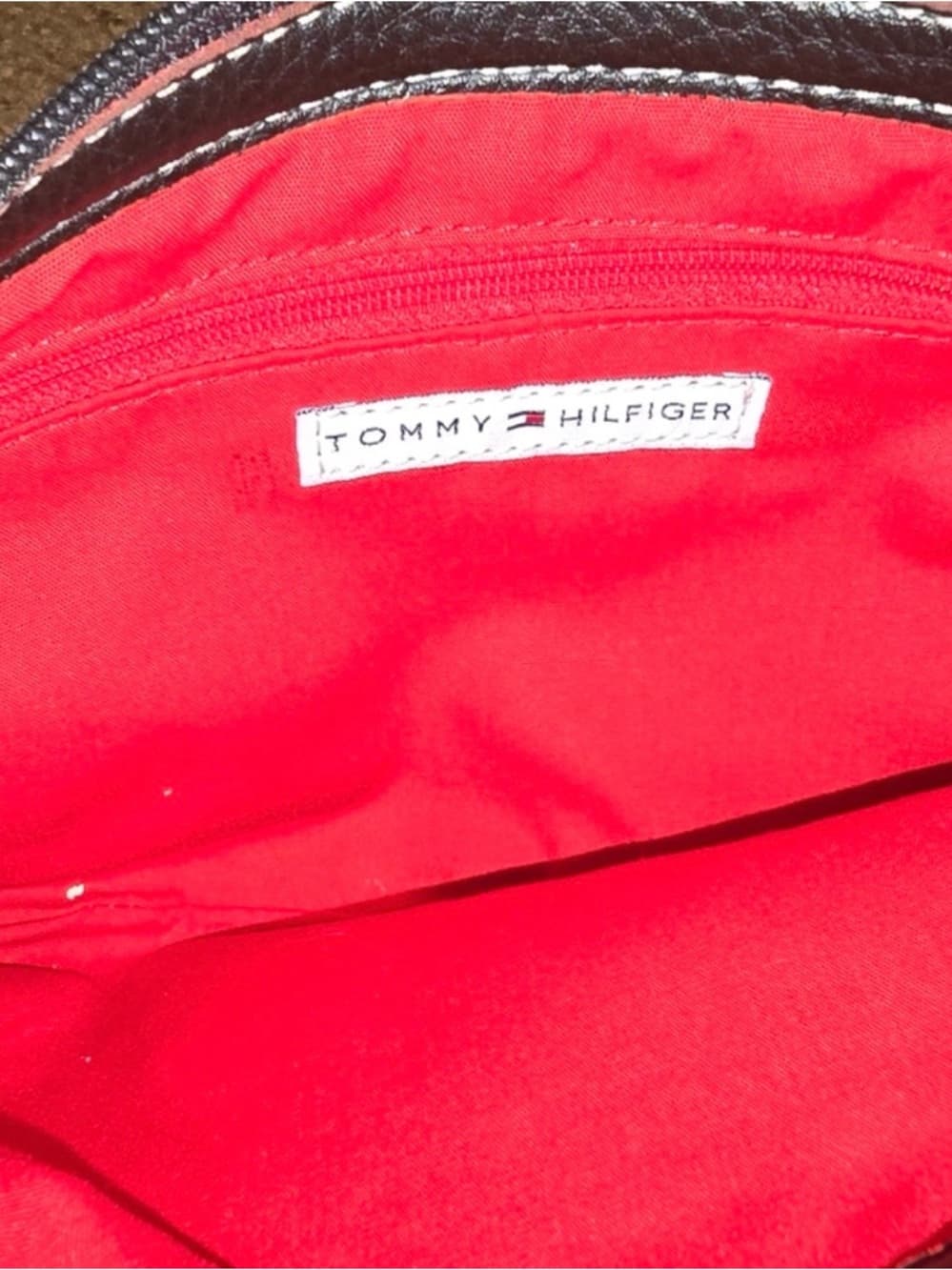 ⭐ Tommy Hilfiger Black Pebbled Hobo Bag Red Trim Shoulder Purse - Thumbnail 3