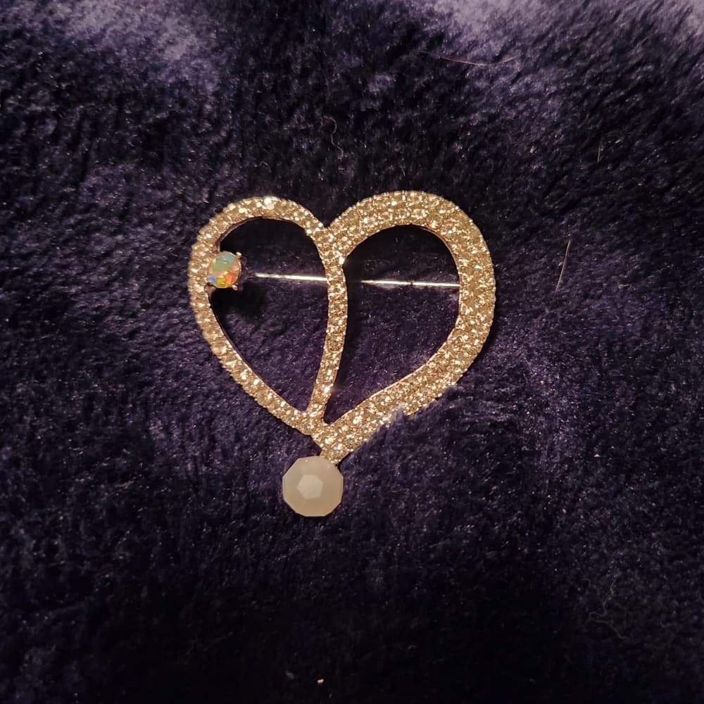 Vintage Double Heart Rhinestone Brooch with Opal Accent Gold Tone - Thumbnail 4