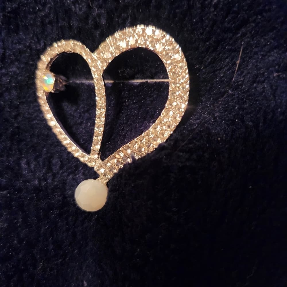 Vintage Double Heart Rhinestone Brooch with Opal Accent Gold Tone - Thumbnail 2