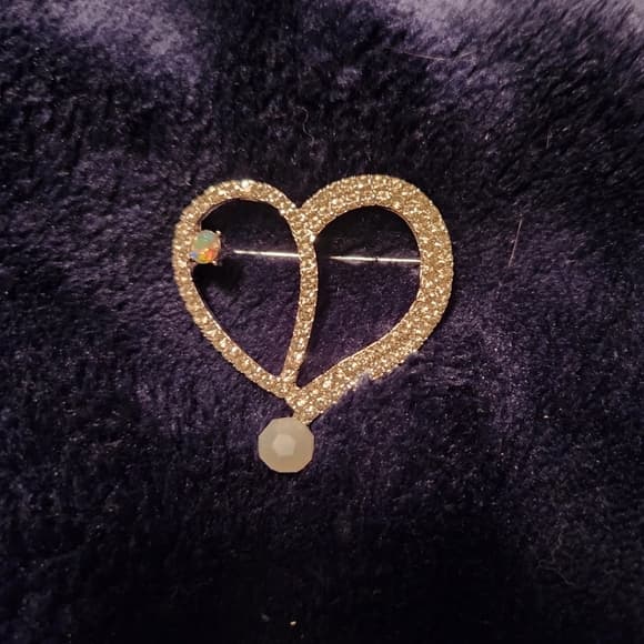 Vintage Double Heart Rhinestone Brooch with Opal Accent Gold Tone - Thumbnail 5
