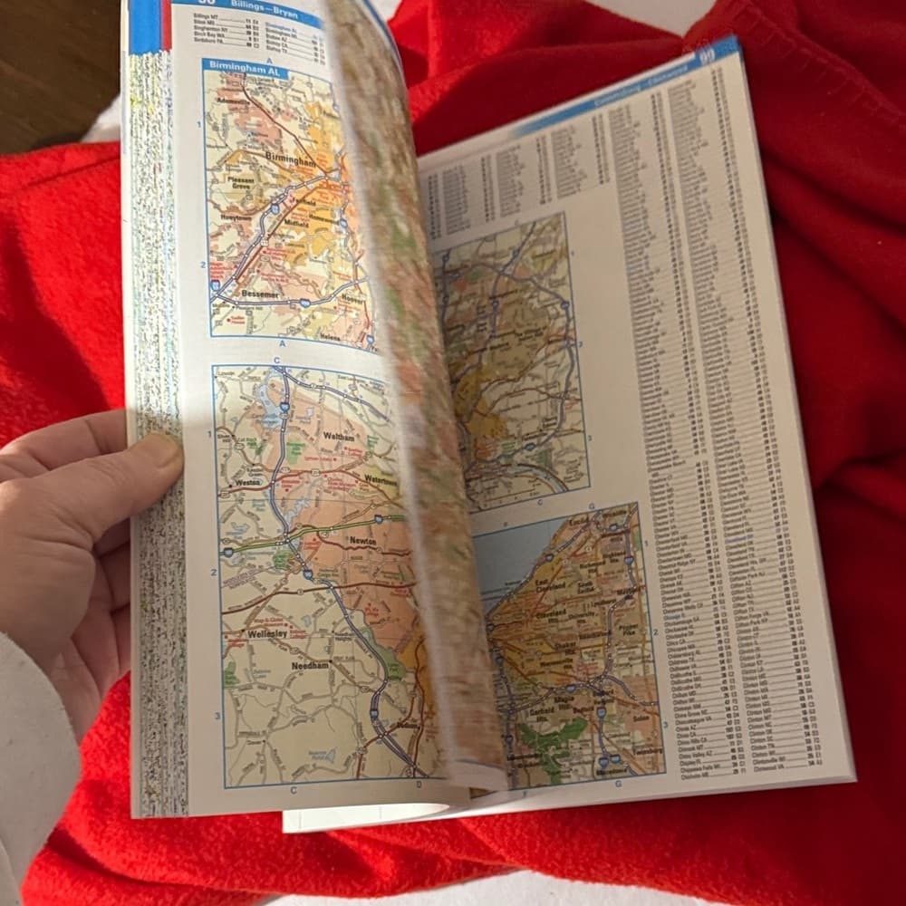 North America Road Atlas with White and Blue Cover - Thumbnail 8