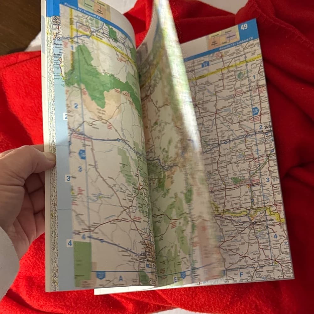 North America Road Atlas with White and Blue Cover - Thumbnail 11