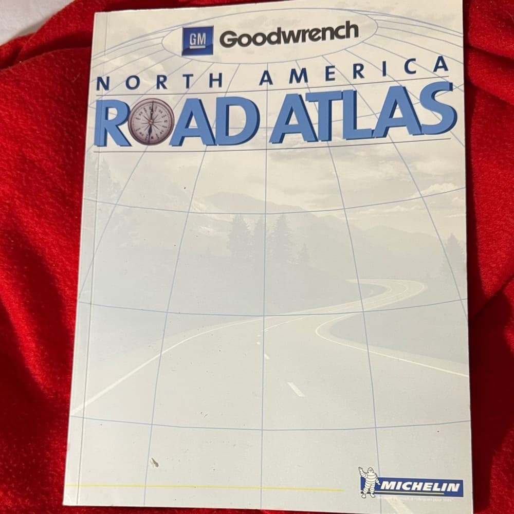 North America Road Atlas with White and Blue Cover - Thumbnail 16