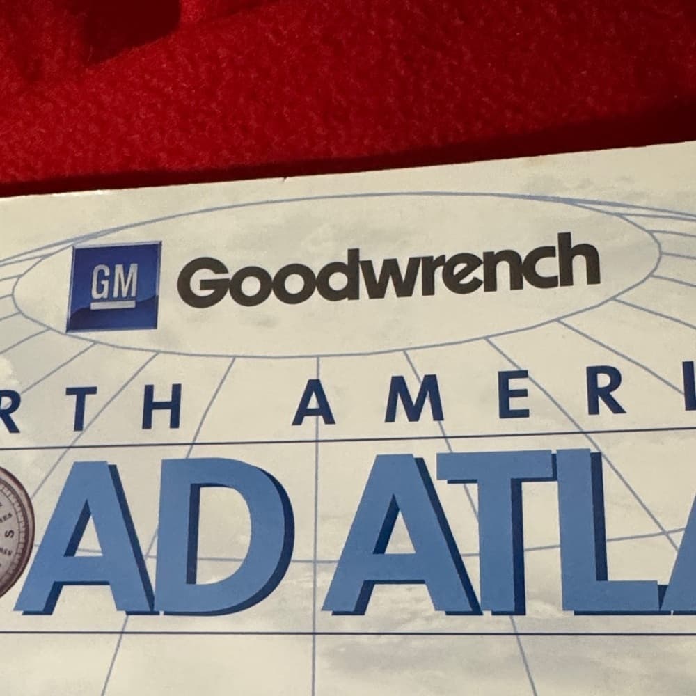 North America Road Atlas with White and Blue Cover - Thumbnail 2
