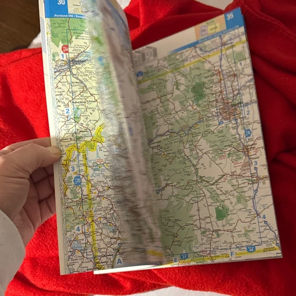 North America Road Atlas with White and Blue Cover - Thumbnail 12