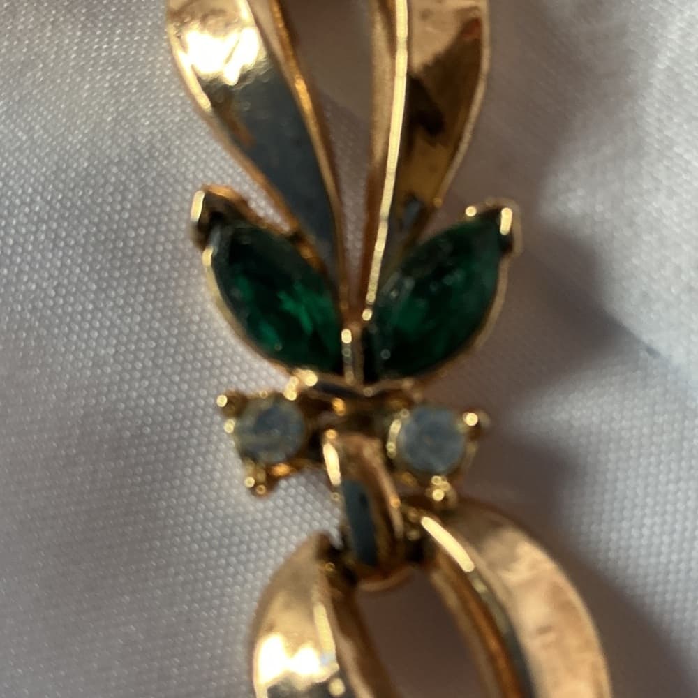 Elegant Gold and Green Leaf Bracelet - Thumbnail 2